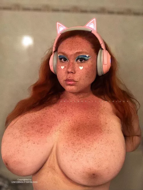 [OC] i got a huge sunburn.. wanna rub your cum all over my tits to make them feel better?