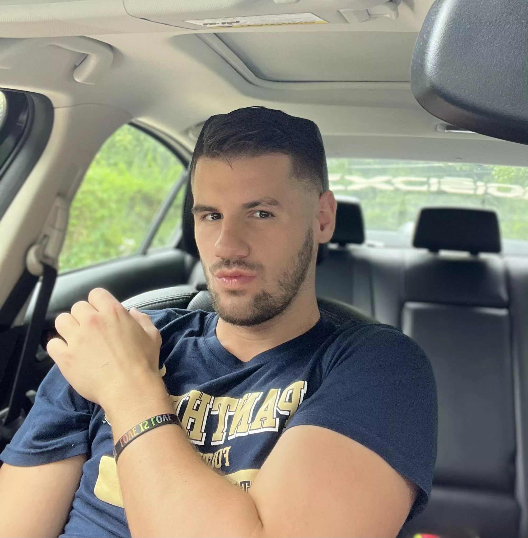 Recently single and starting to put myself out there :) hope all has a nice weekend Recently single and starting to put myself out there :) hope all has a nice weekend