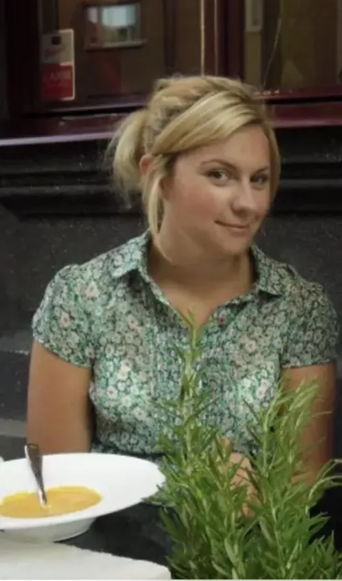 Visible white bracups