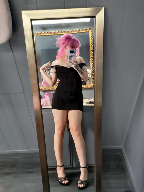 Who wants to dress glam and party! 💖