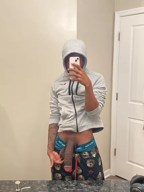 (19) first thing you noticed? lol