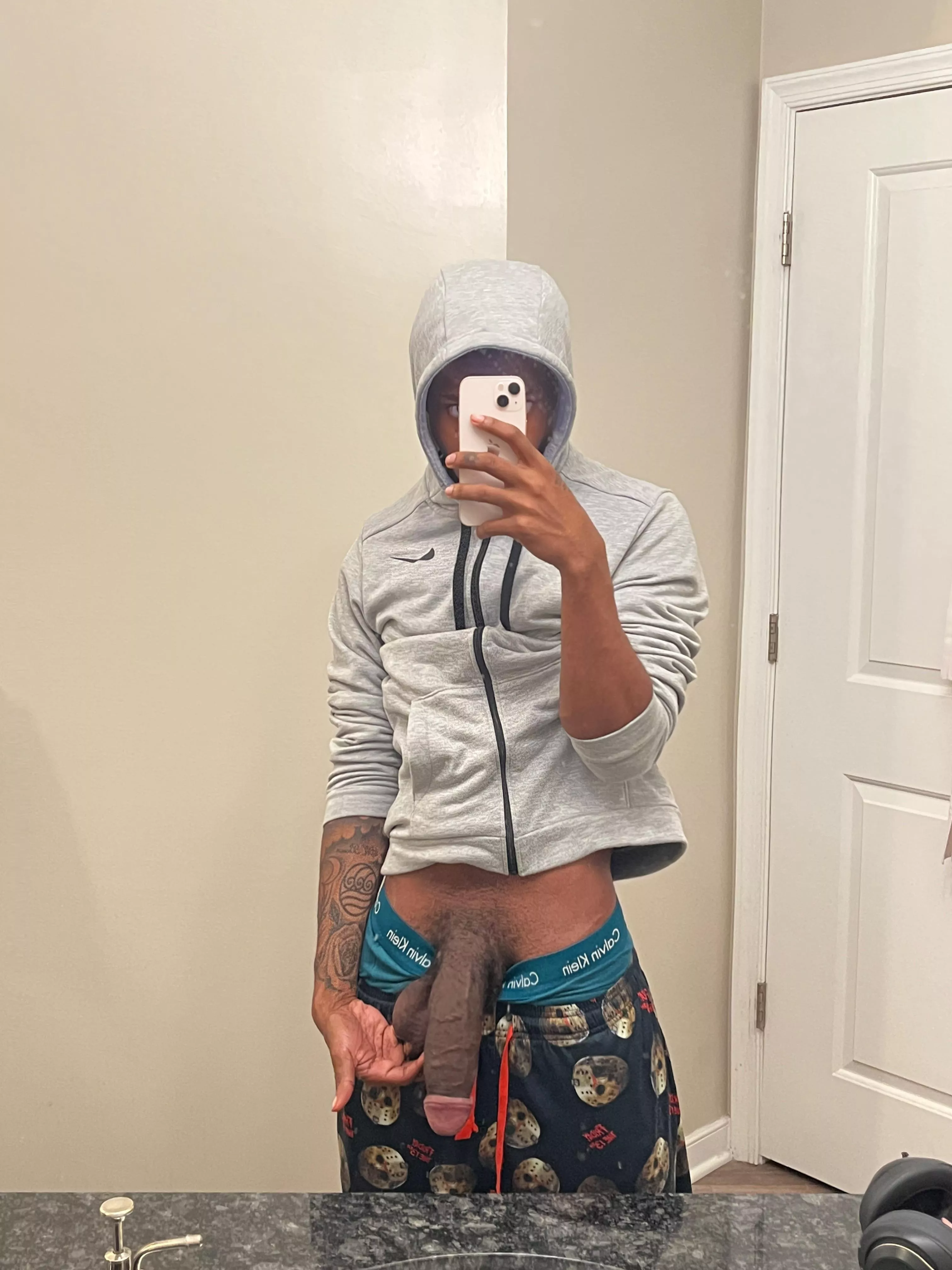 (19) first thing you noticed? lol