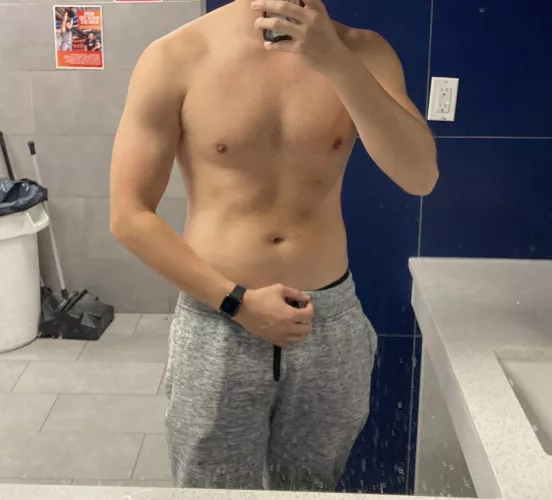 25 M looking for some people to snap while at the gym