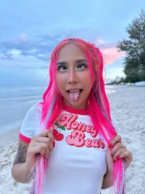 Ahegao on the beach