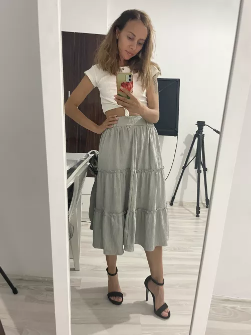 Black heels always make me feel so powerful 🖤