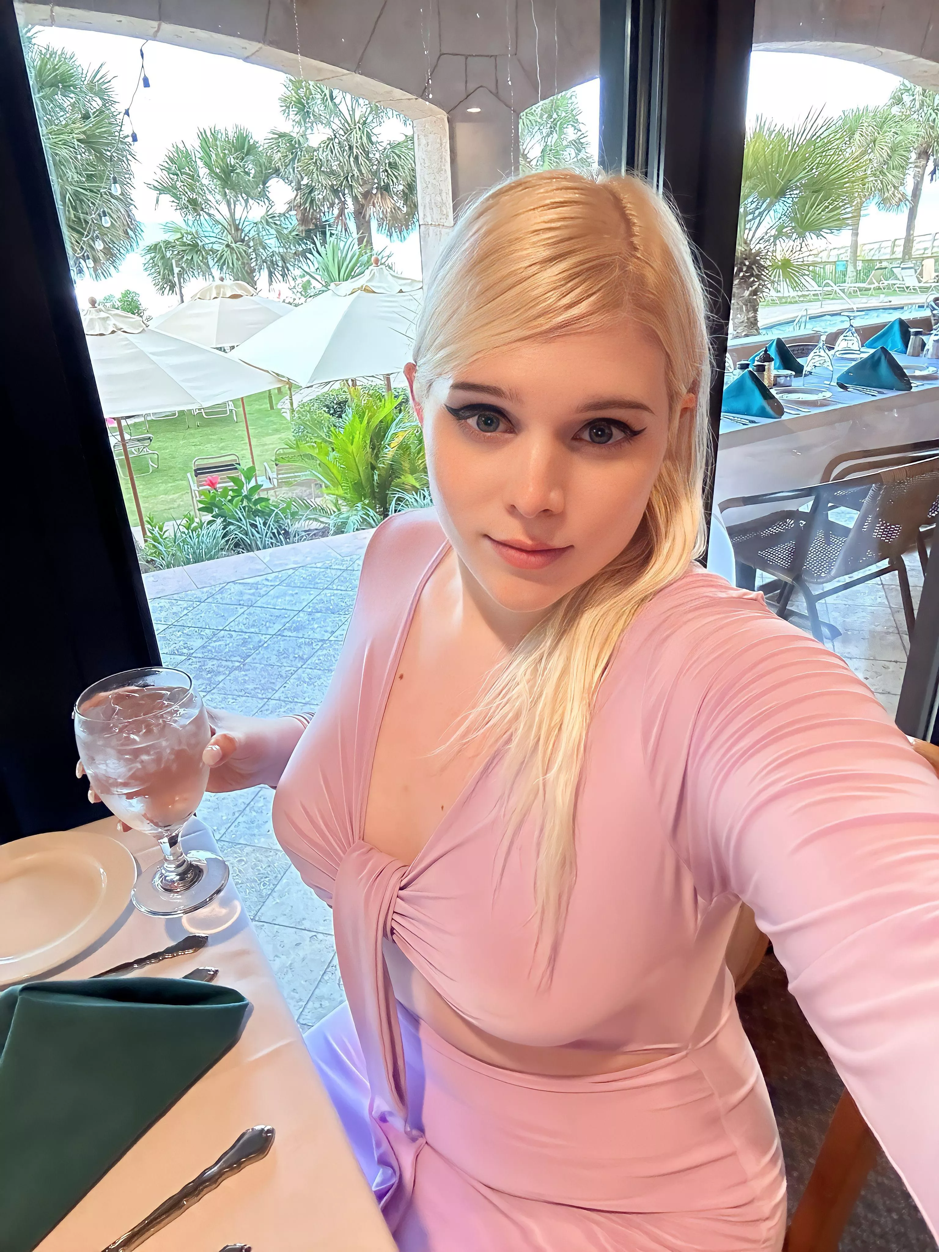 Curvy femboy appreciation? 🥰