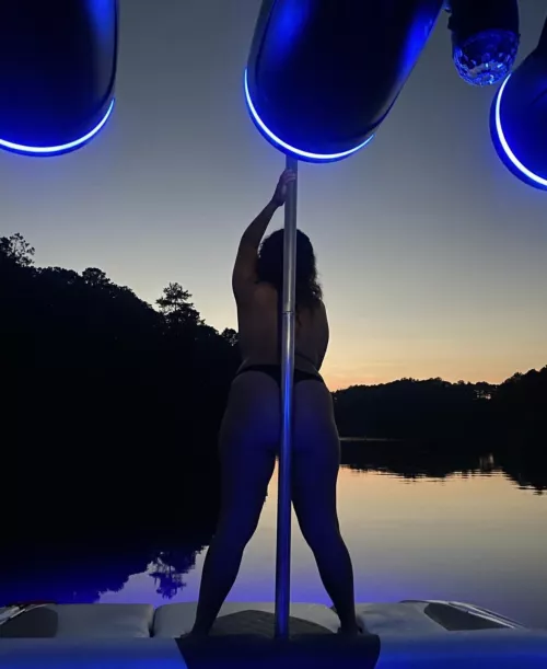 Dancing in the moonlight.. Do you want to watch?