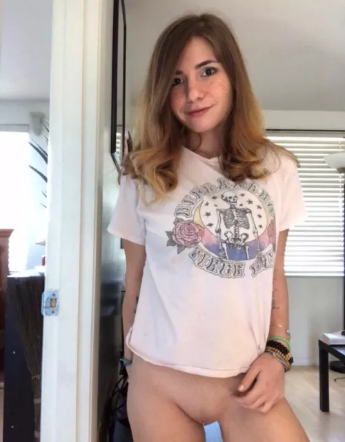 debating my hair short like this or grow it out??