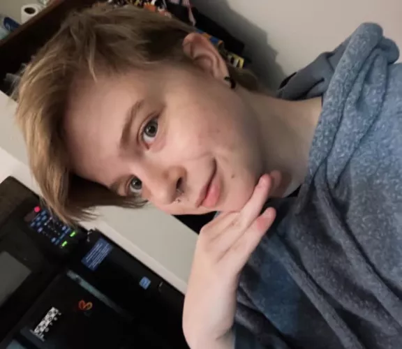 Degrade me send me that worst stuff you can possibly say to me be violent….(also I’m nonbinary and don’t worry I am over 19 also major snuff kink to