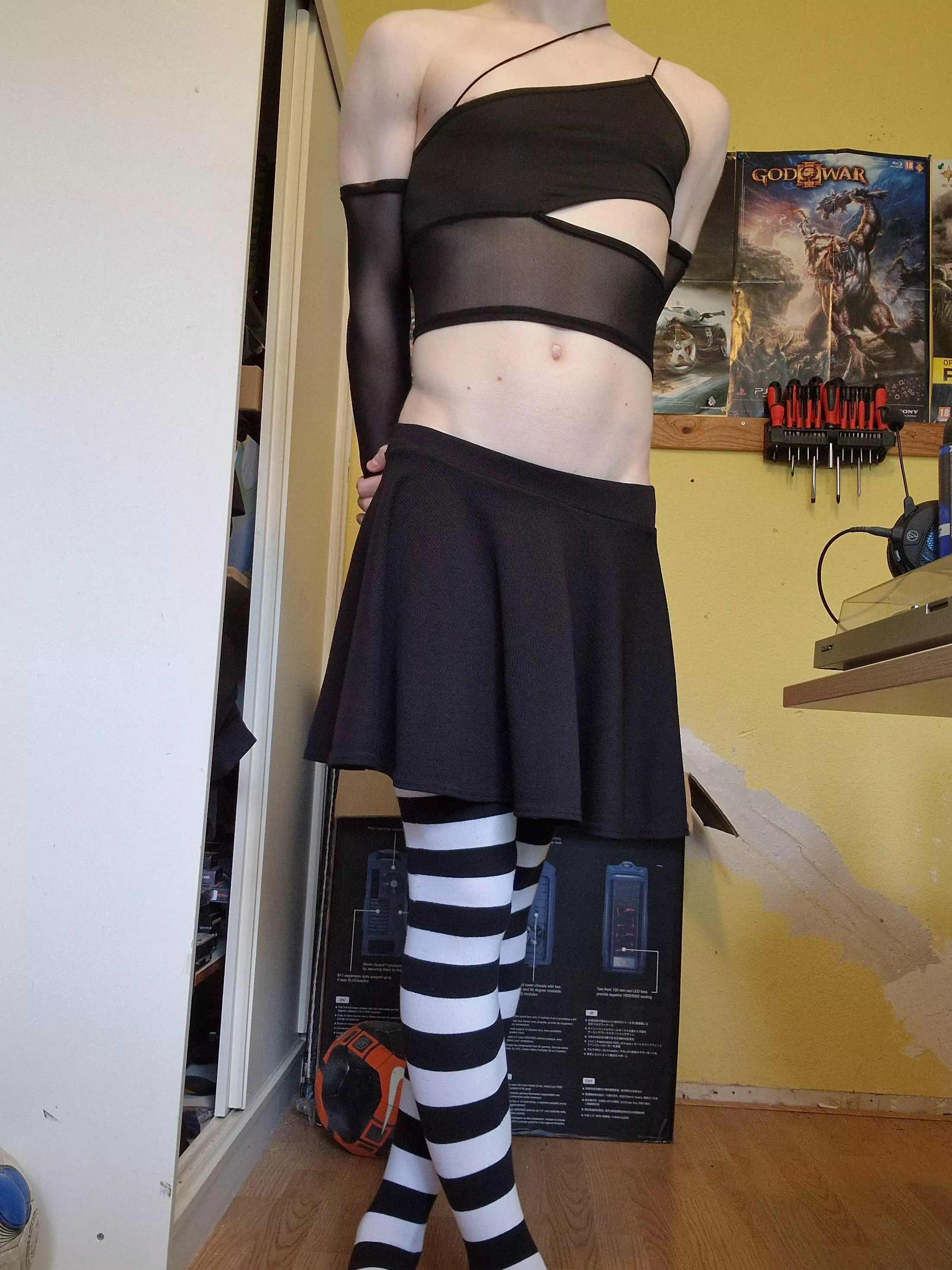 Do you like my new top? :3