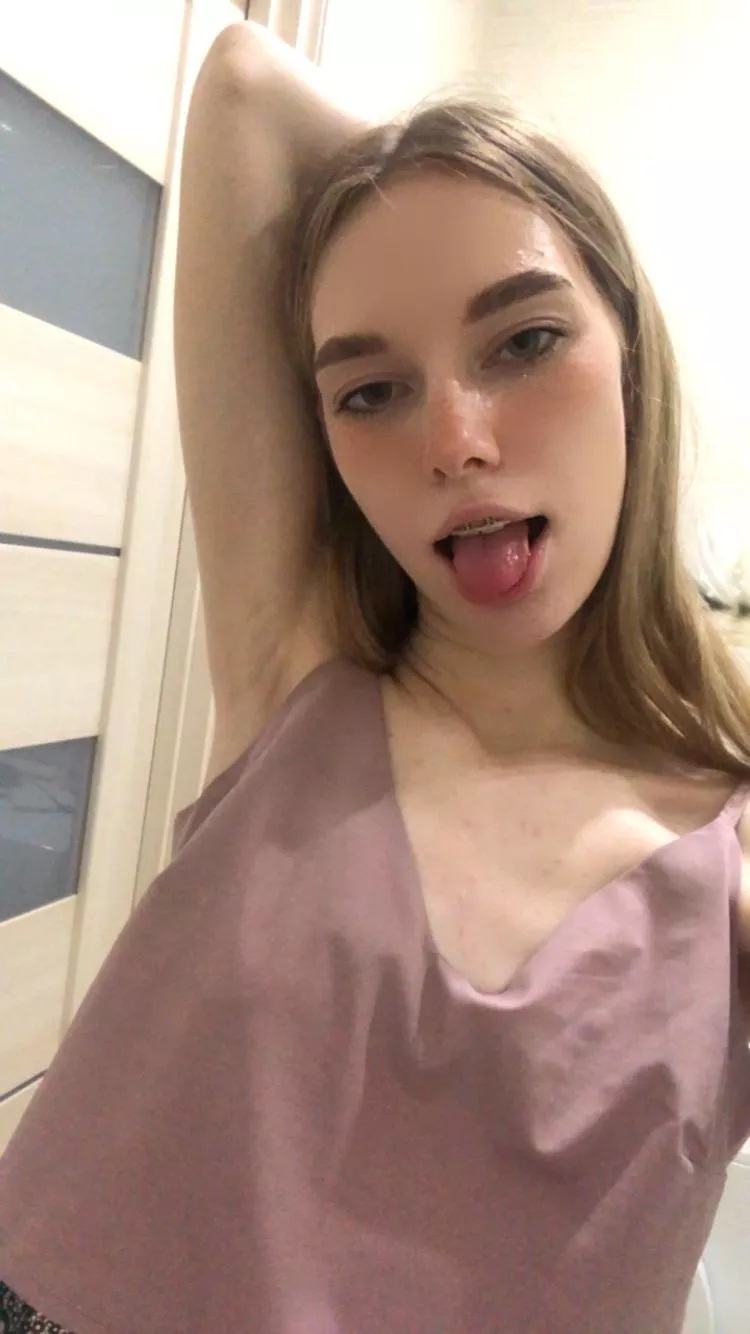 First time posting here... do guys really like 19yo armpits?