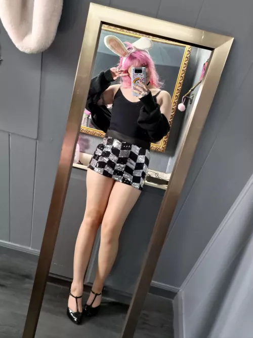 How's the outfit? :D I love this skirt~