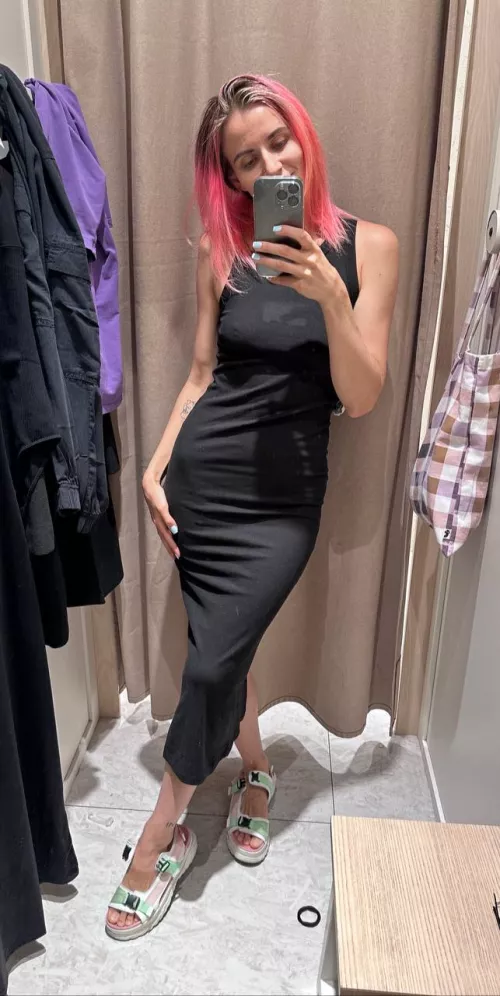 I decided to try on this tight dress. I think it's worth buying it