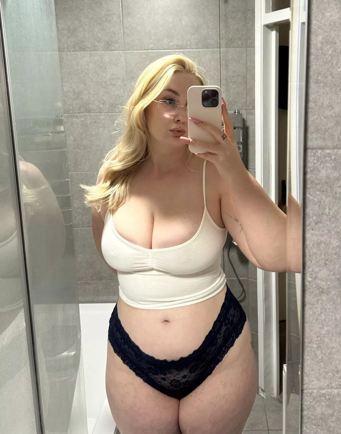 I don’t feel great about my stomach today, can someone cheer me up 🥹