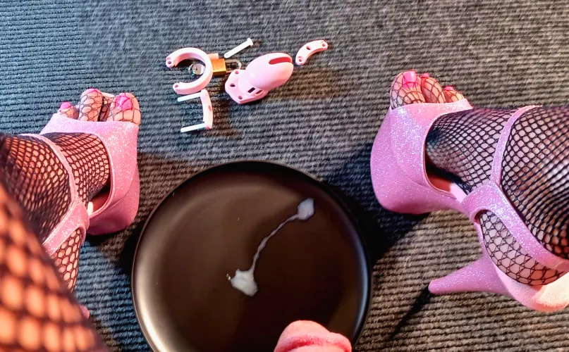 Shades of pink and creamy white.