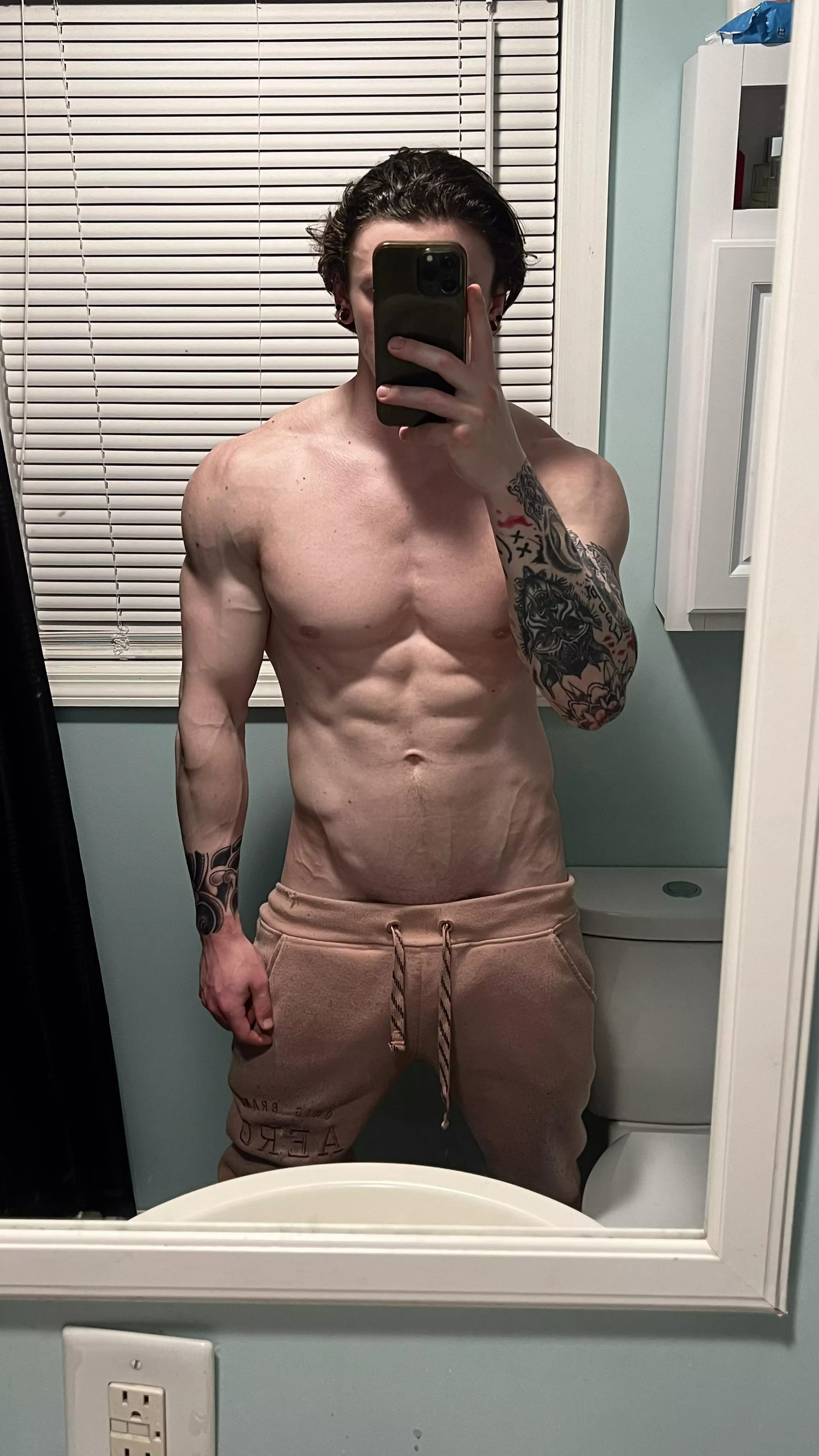 Slutty Saturday! Who wants to have some fun tonight??