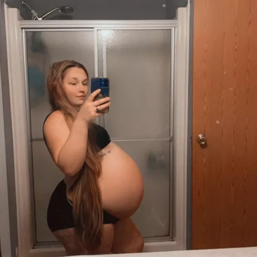 Smash or pass for this pregnant mama ?
