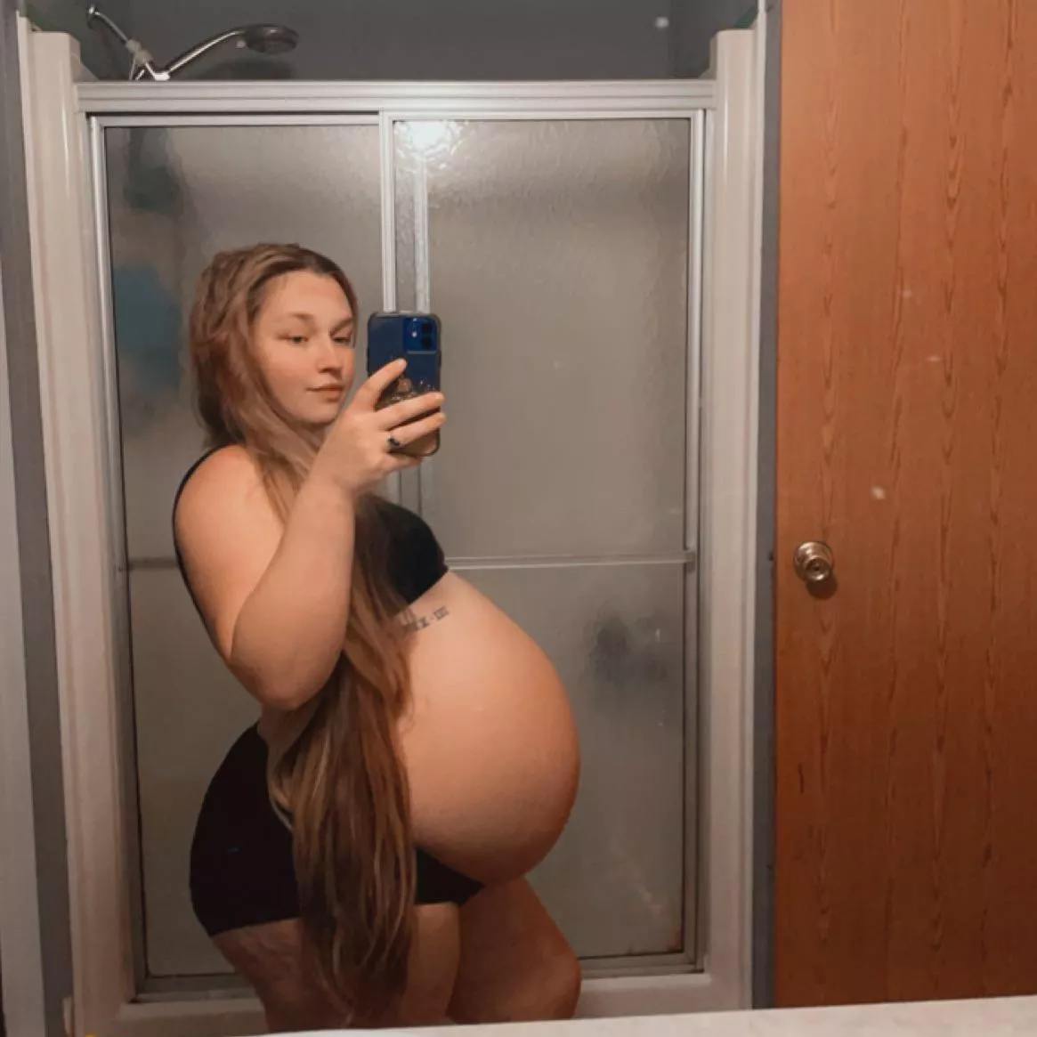 Smash or pass for this pregnant mama ?