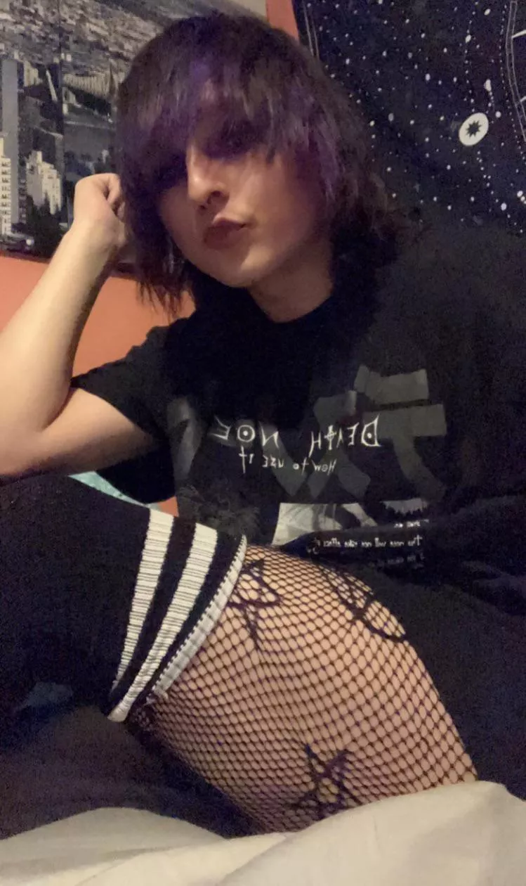 spooky gals do it better 🖤