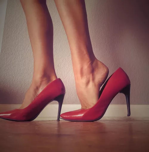 Trying on one of my favorite old pairs of F me pumps