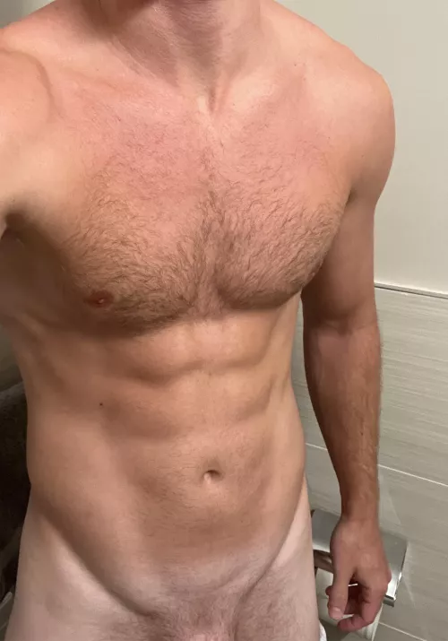 22 fit top. If you’re fem/smooth add adamaltier and send a body pic ;)