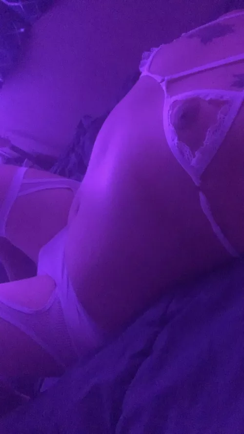 Any big strong men wanna get my tiny body pregnant💕