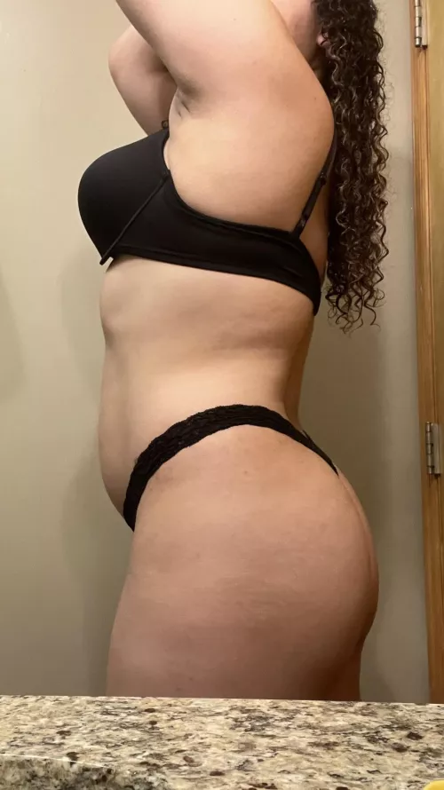 Are lightskin girls your type?😘