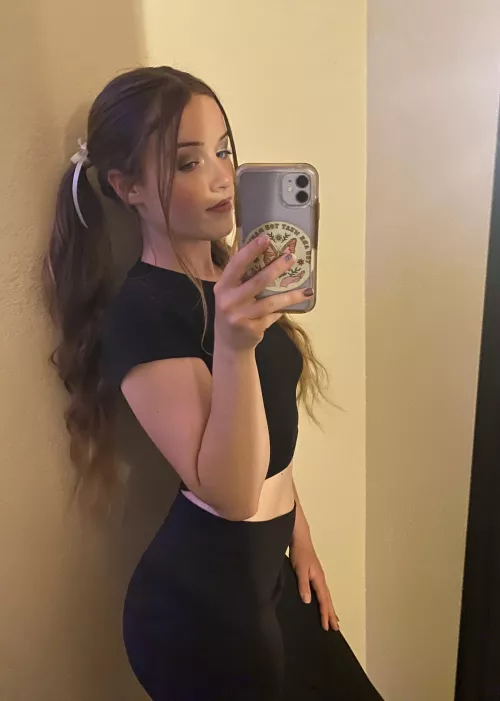 Feeling good today in this crop top <3 ❤️