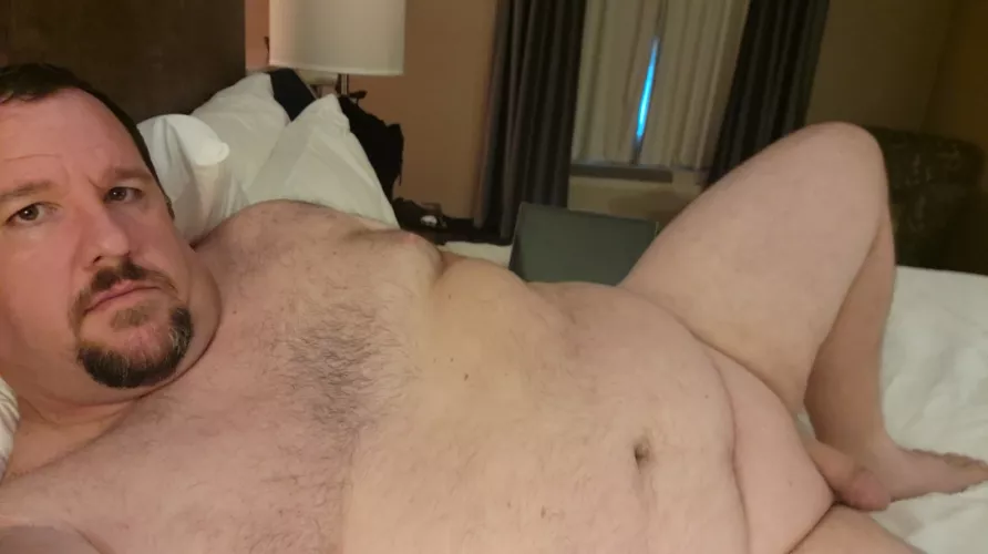 Hello im 43 I travel for work. I'm always horny. I love to cam HMU.