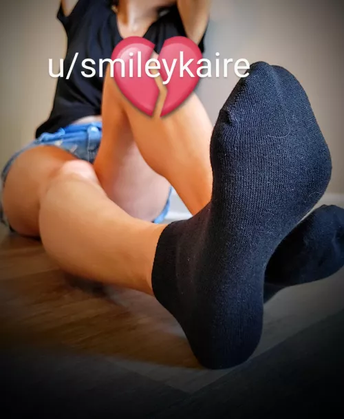 I don't usually let guys smell my feet on the [f]irst date😈 (OC)