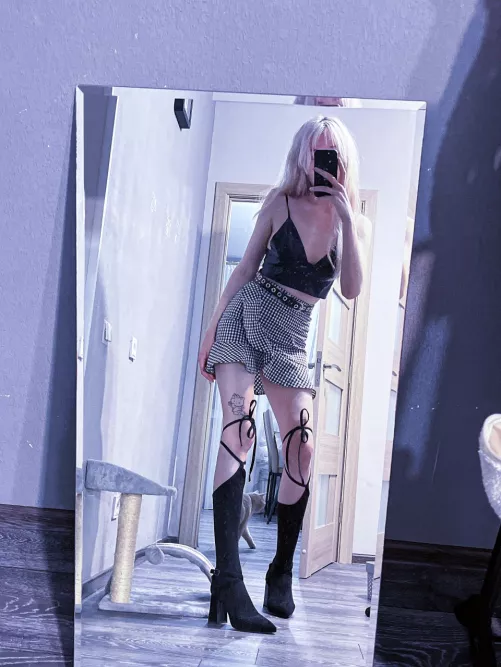 I'll bring nothing but my ass and some perfume on me