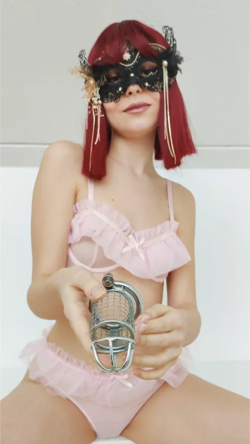 I'll date you but it must stay caged