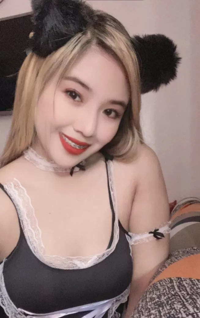 Im a good kitty maid master😻