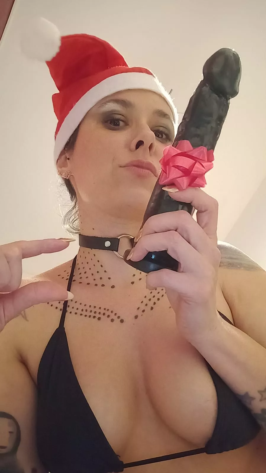 I'm bored, any worthwhile loser kneel down to eat my feet and be my sex toy?