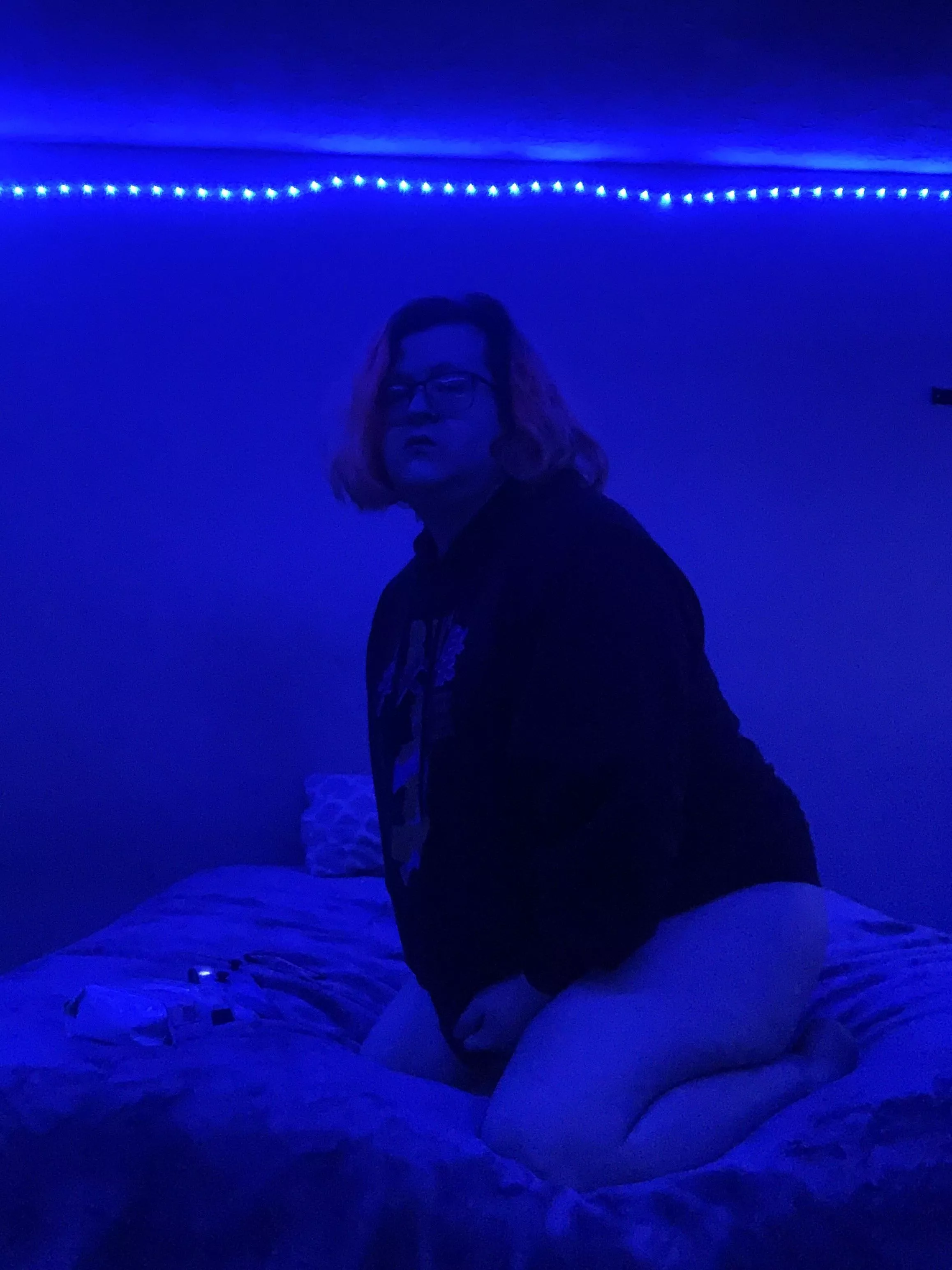 Looking to midnight chat.