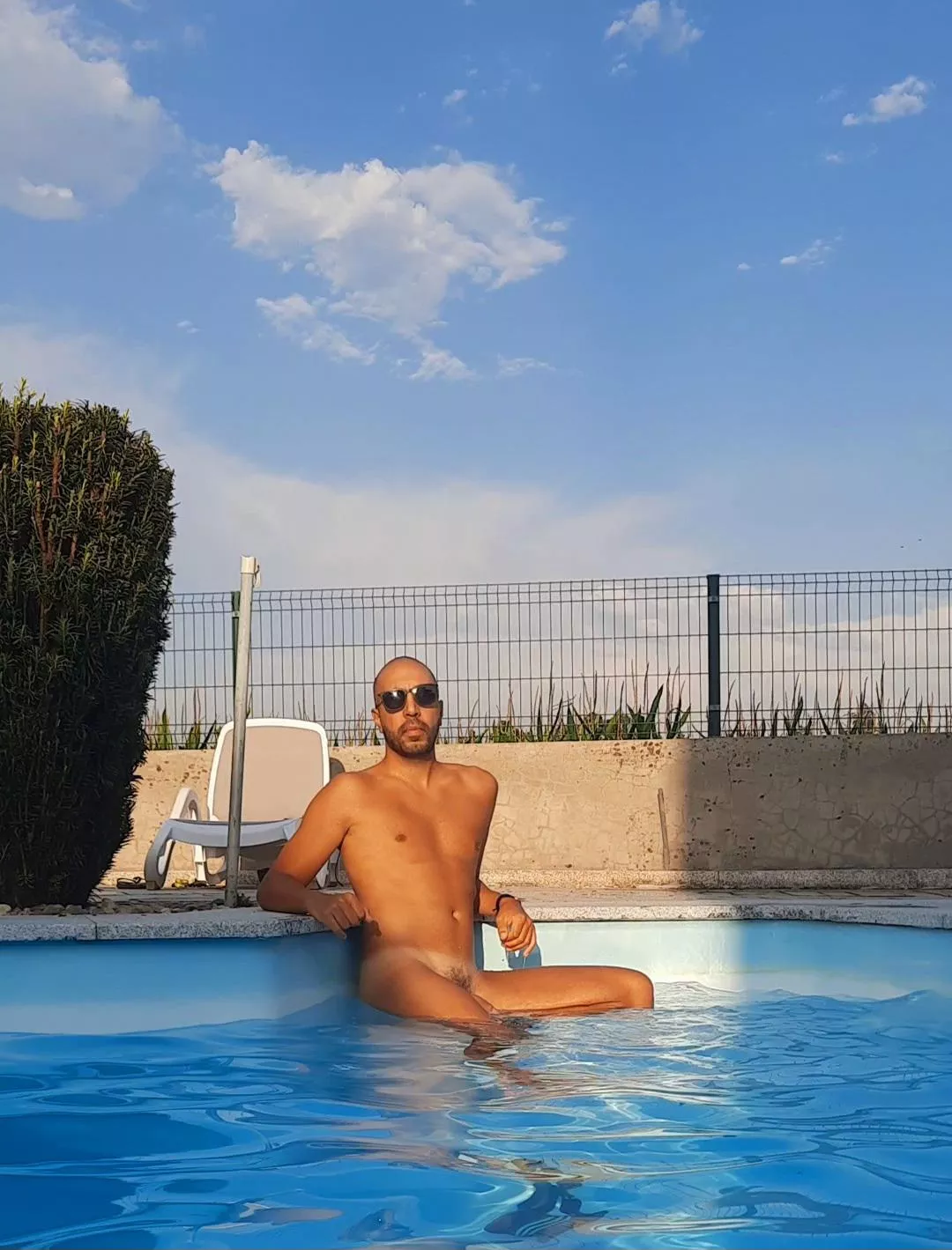 [M] Enjoying the sunny day