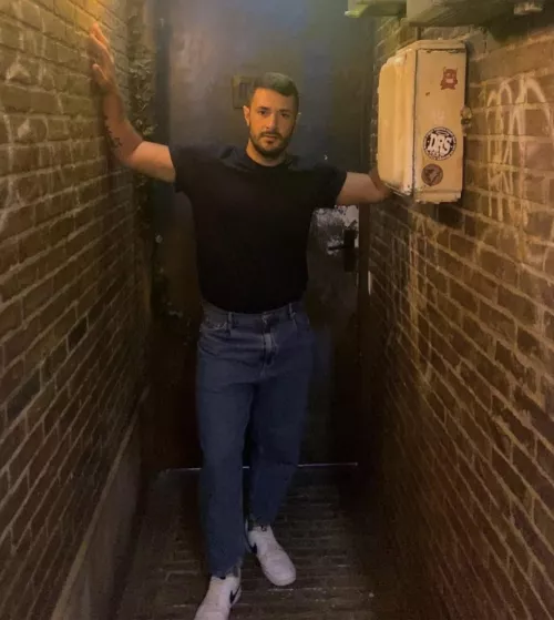 Meet me in the back alley, I’ll be the guy wearing mom jeans. 😎