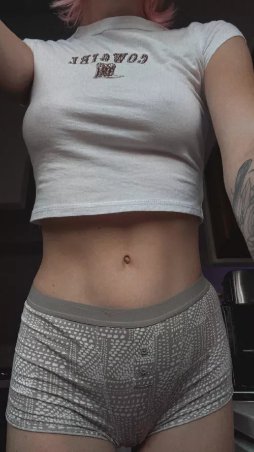 Stomach kisses please