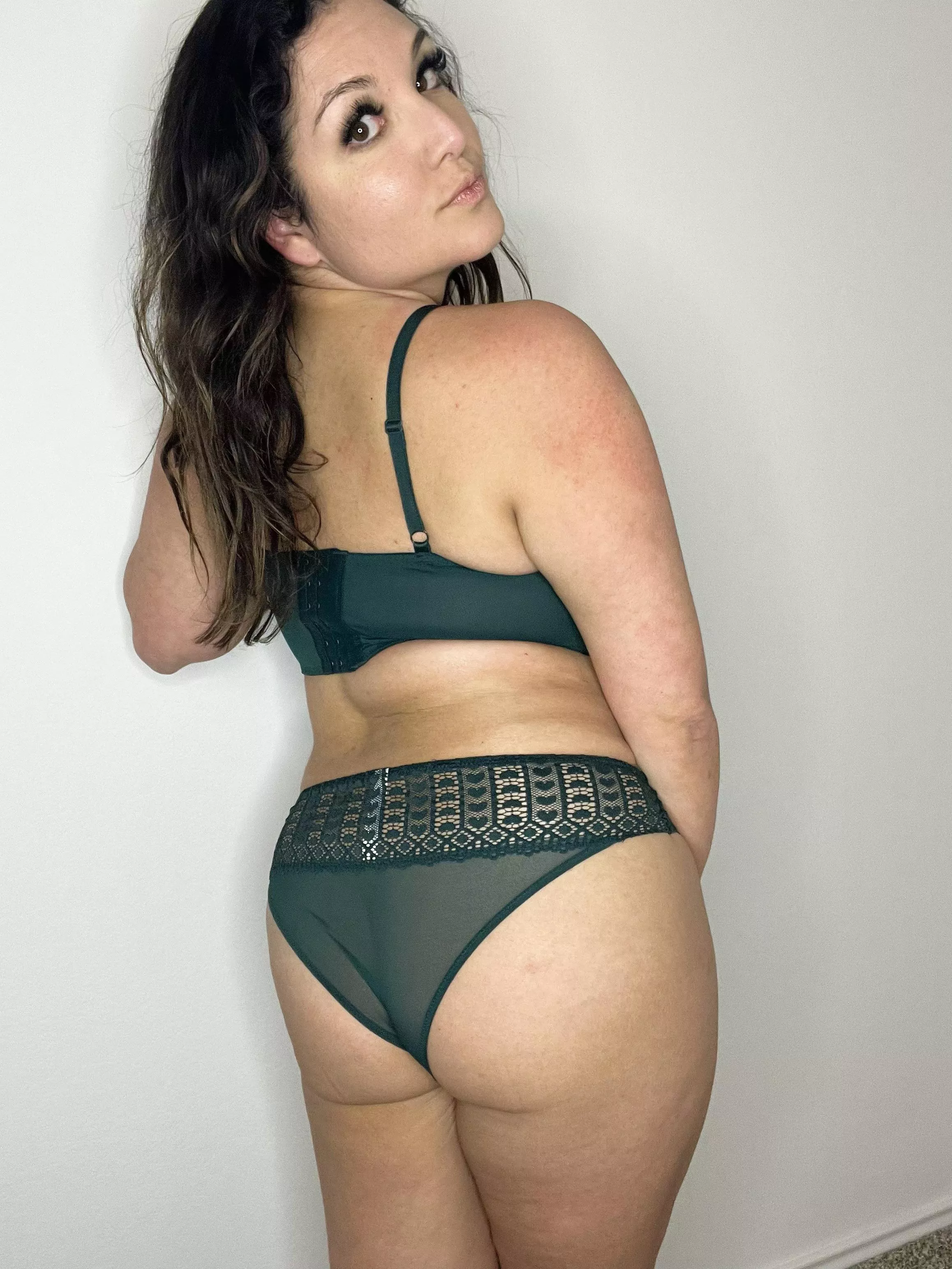 The naughty mama who’s up to no good