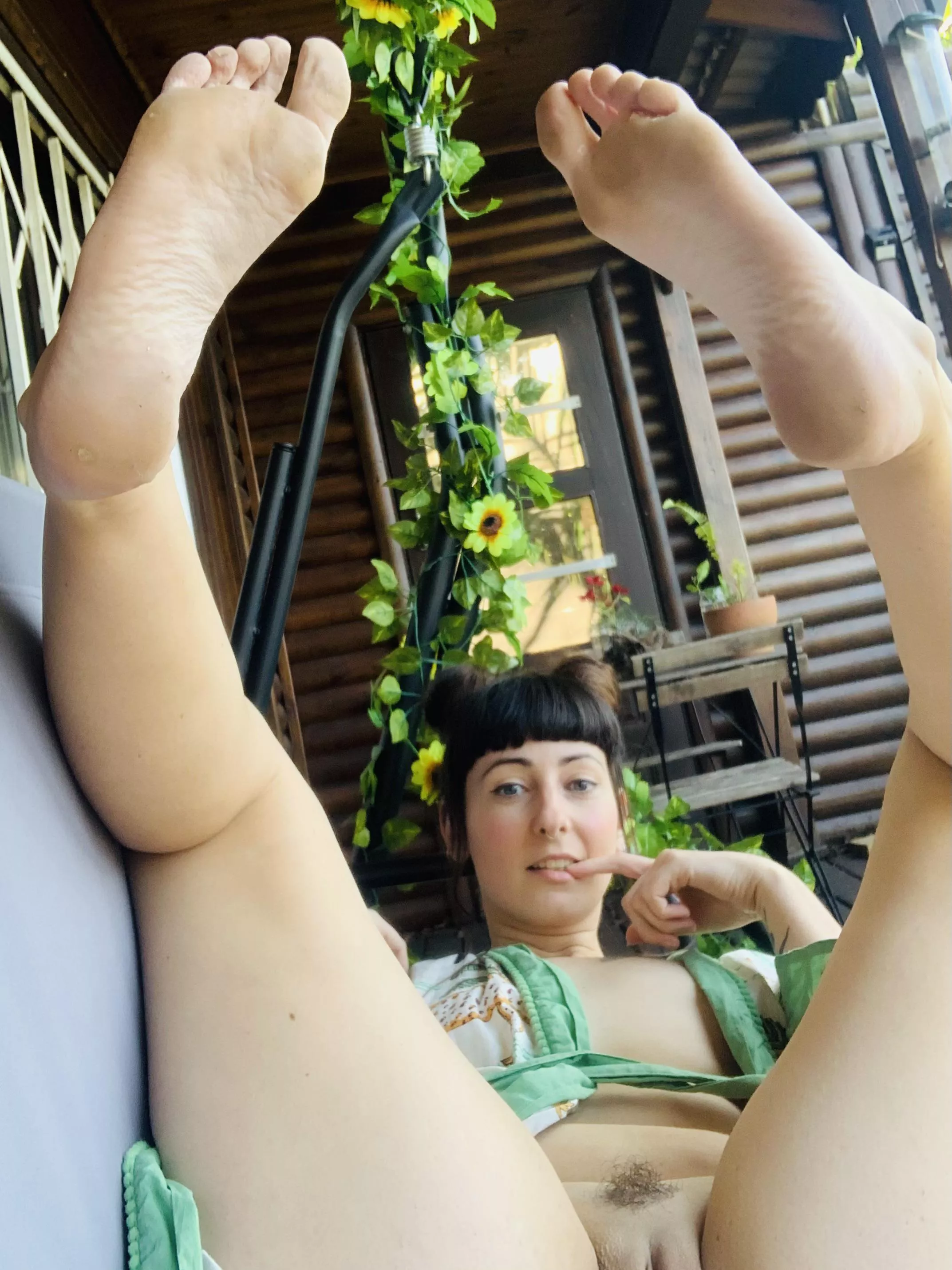 We should spend the weekend in my garden, naked 🍃