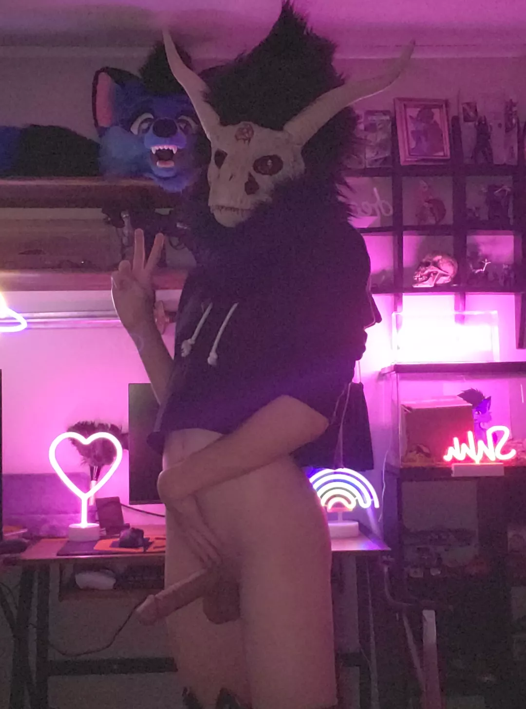 What're you looking at huh? :3