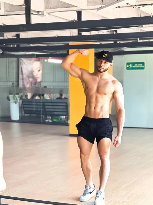 Whats good fam! New here B. 🐺