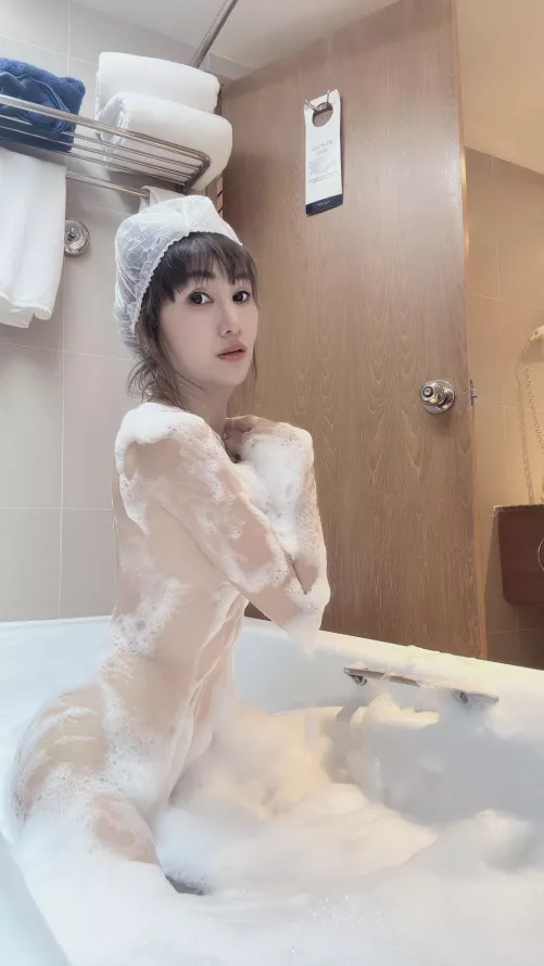 Would you join me while I'm taking a bath? 🛀🏻