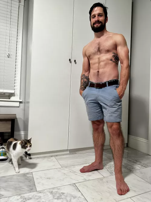 [30] Who likes cats?