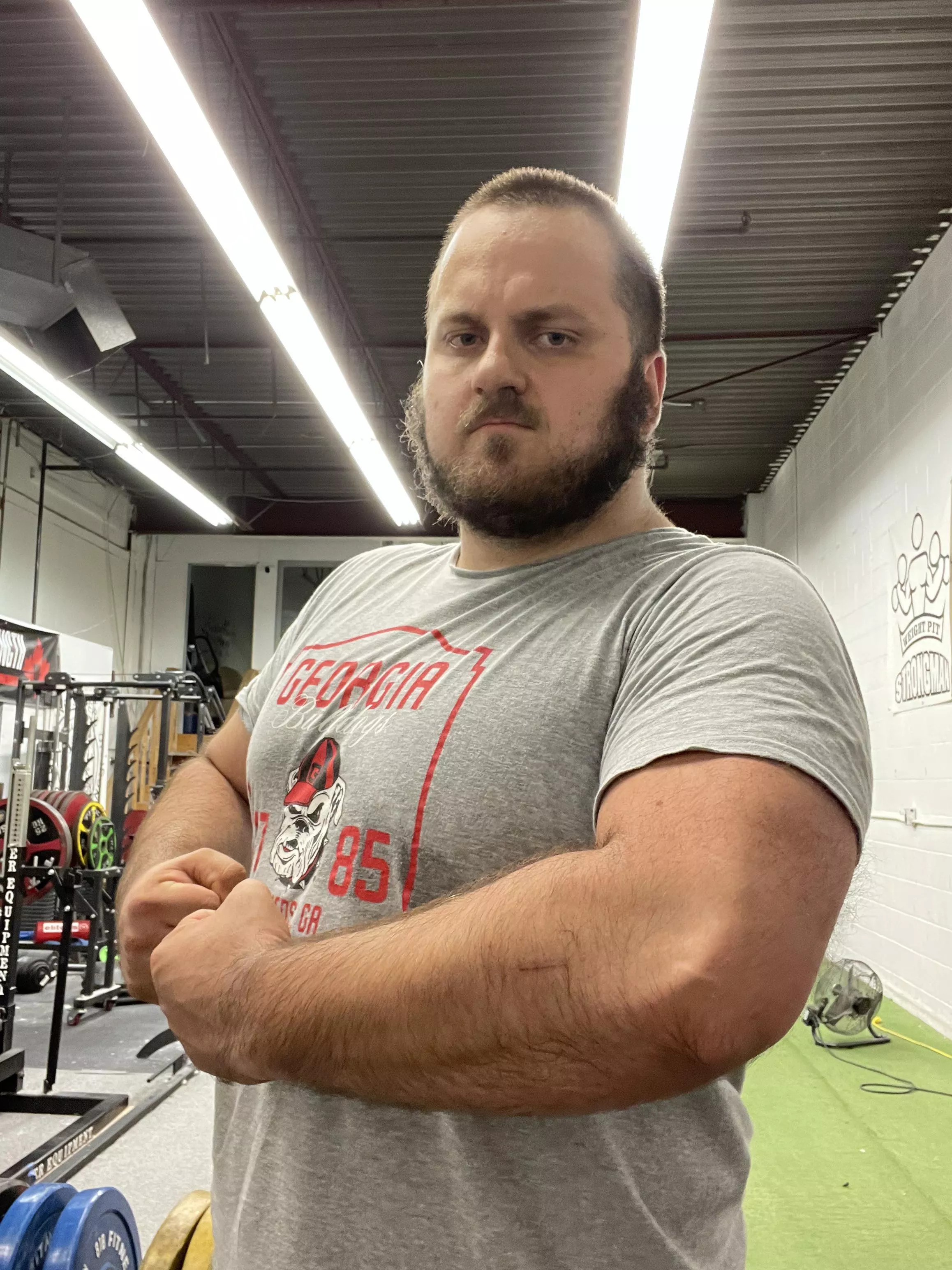 31 M Arms like tree trunks