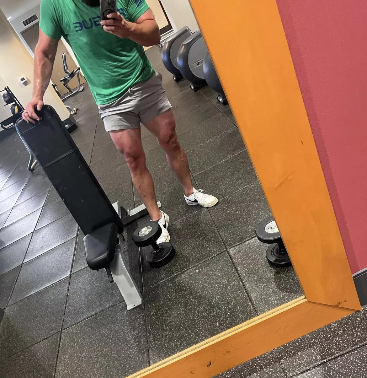 A bulge and a leg pump…not too shabby