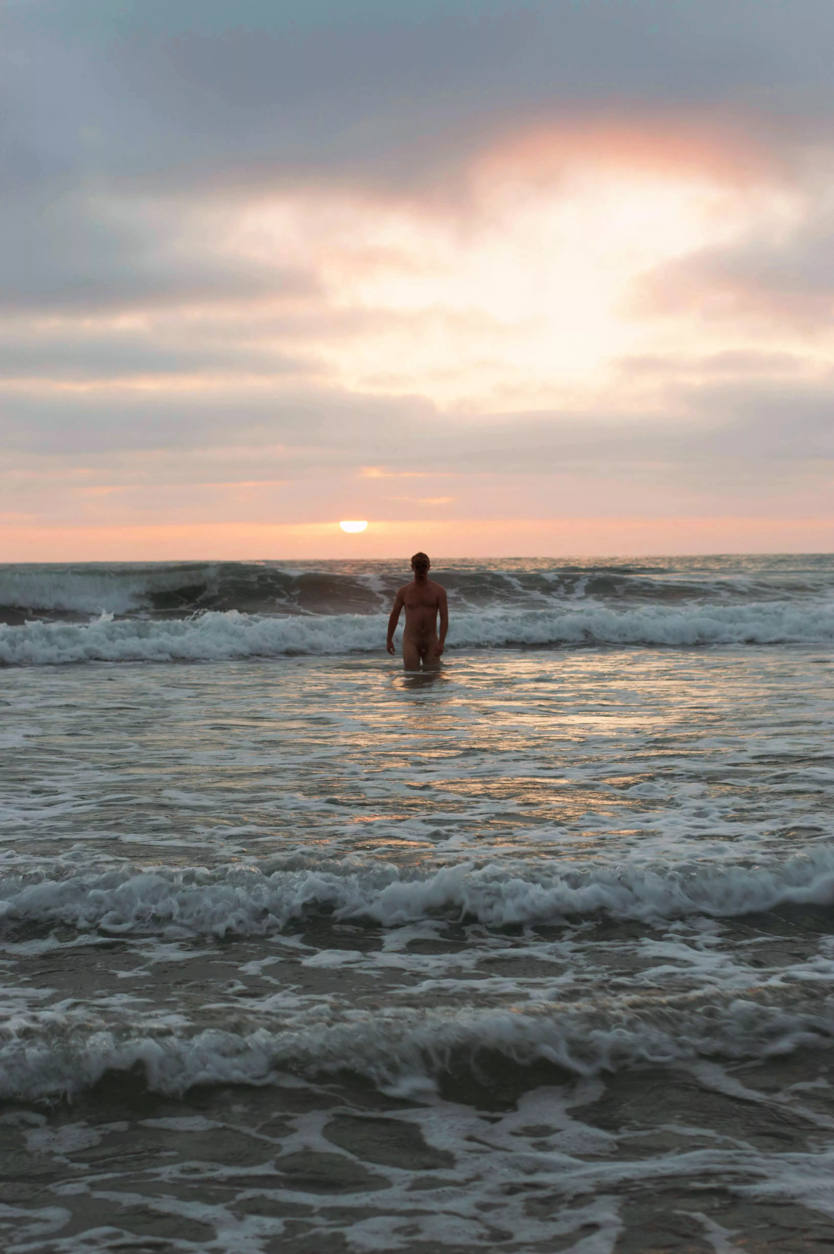 Catching the last rays before the Pacific gets too chilly 🌅