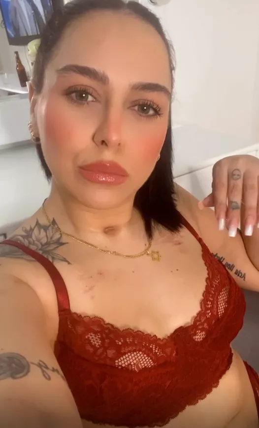 Cute little selfie in red :)