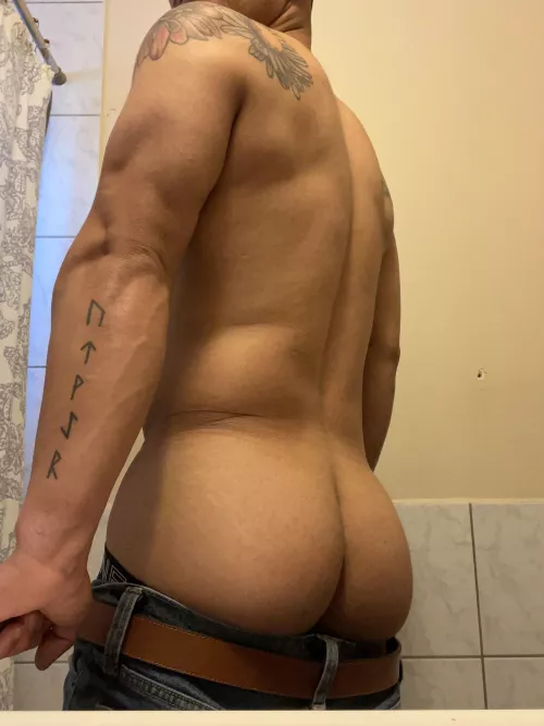 Getting off work, let me rinse off real quick 😈