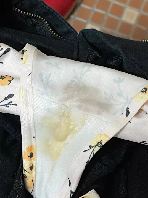 How I start my monday work panty. Who's going to clean this for me? 🙈